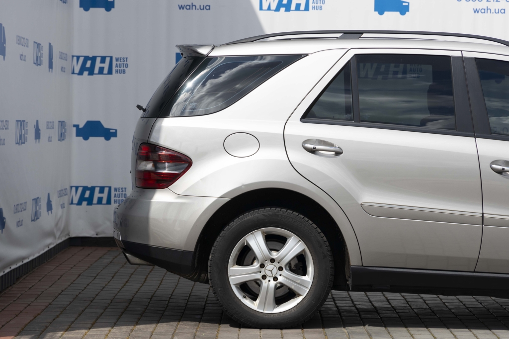 Mercedes-Benz M-Class ML500 W164 2006 photo 4