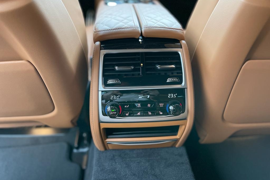 BMW 760 Long XDrive 2022 photo 16
