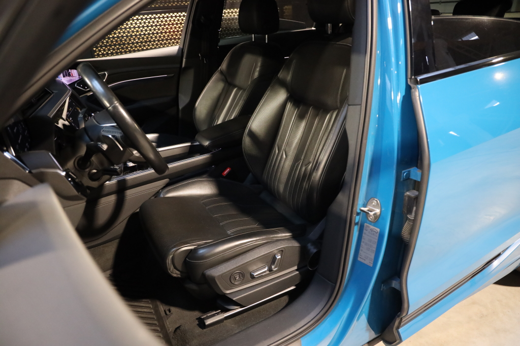 Audi e-tron S 2020 фото 35