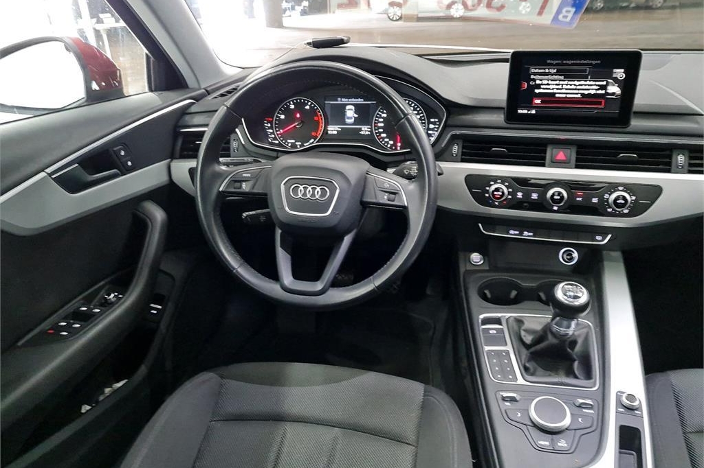Audi A4 2017 фото 3