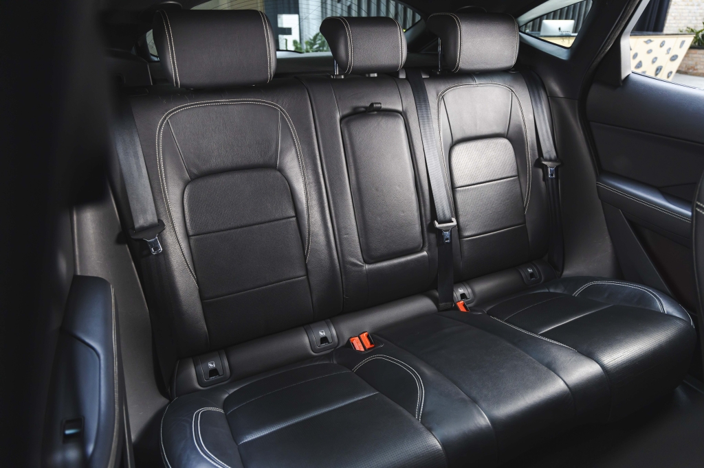 Jaguar E-Pace 2018 фото 39