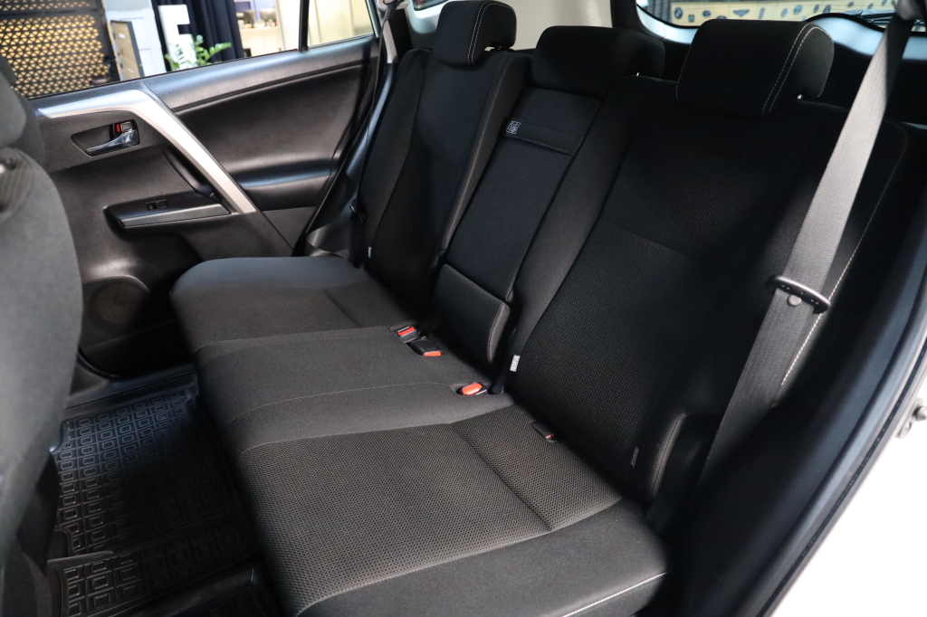 Toyota RAV4 2017 фото 14