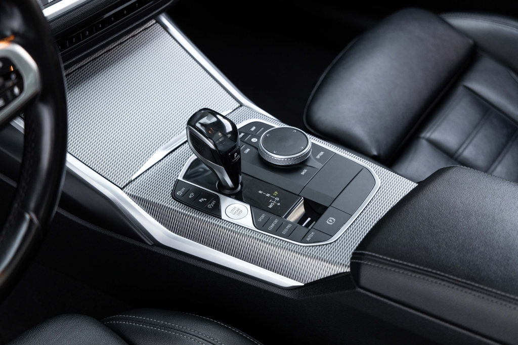 BMW 3 Series 320d 2019 фото 24