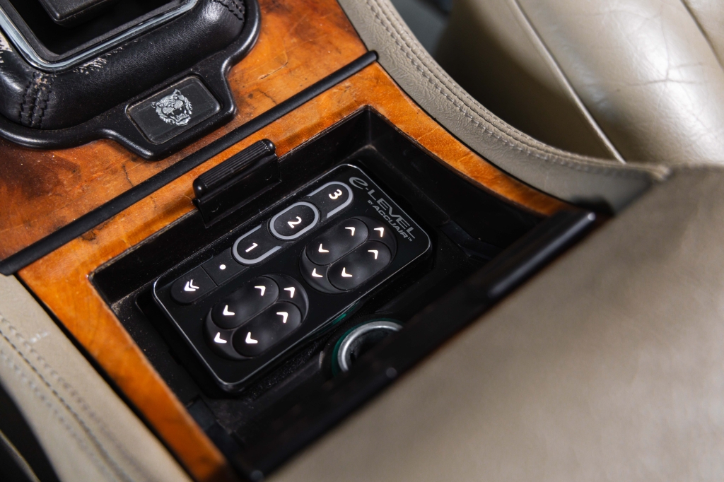 Jaguar XJ 1993 фото 28