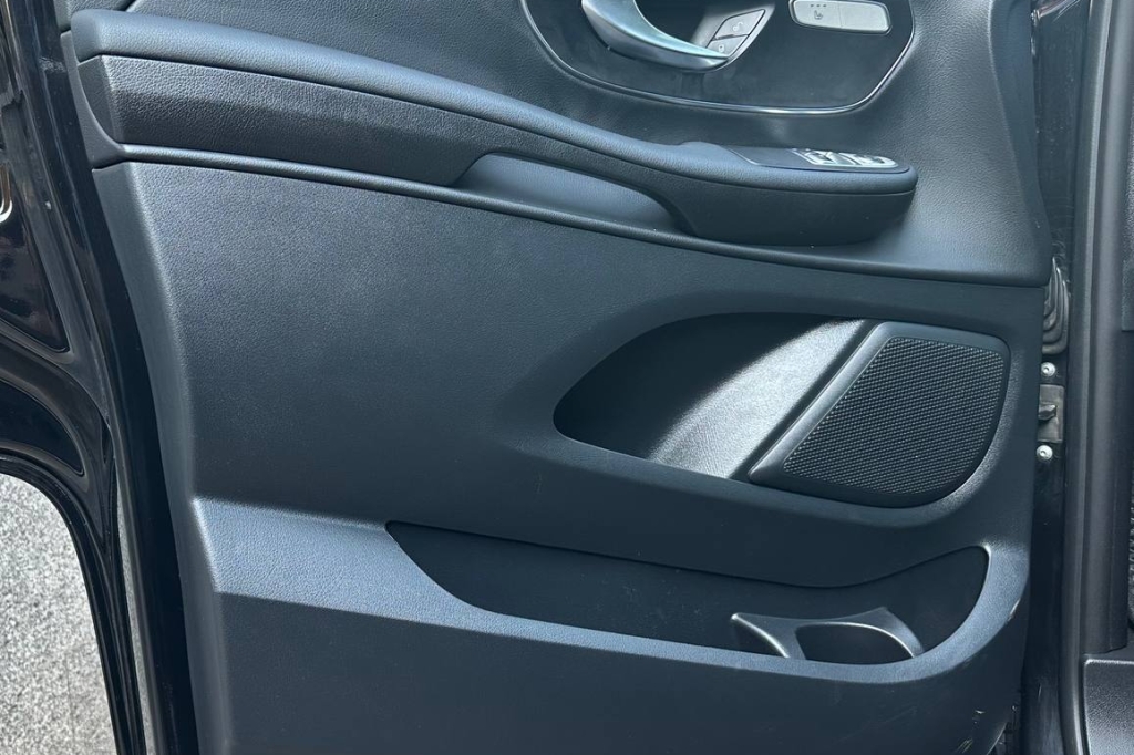 Mercedes-Benz V-Class  220d Long AT 2020 фото 8