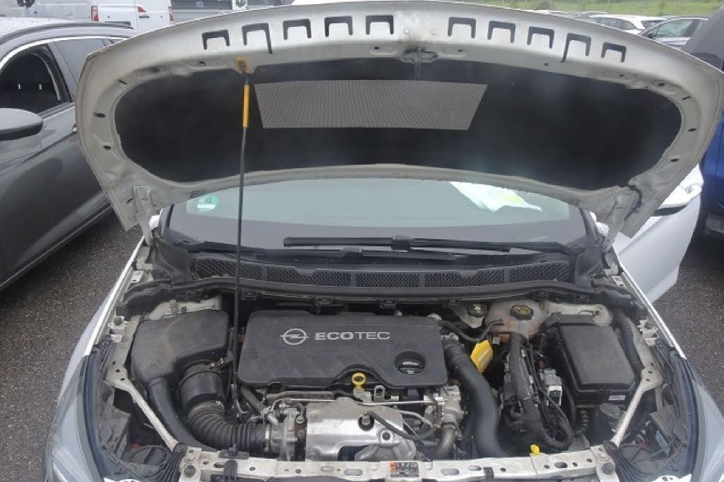 Opel Astra Sports Tourer 2016 фото 14