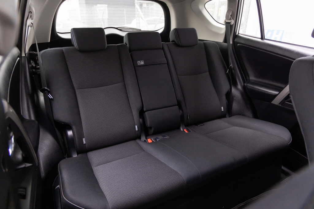 Toyota RAV4 Hybrid 2017 фото 29