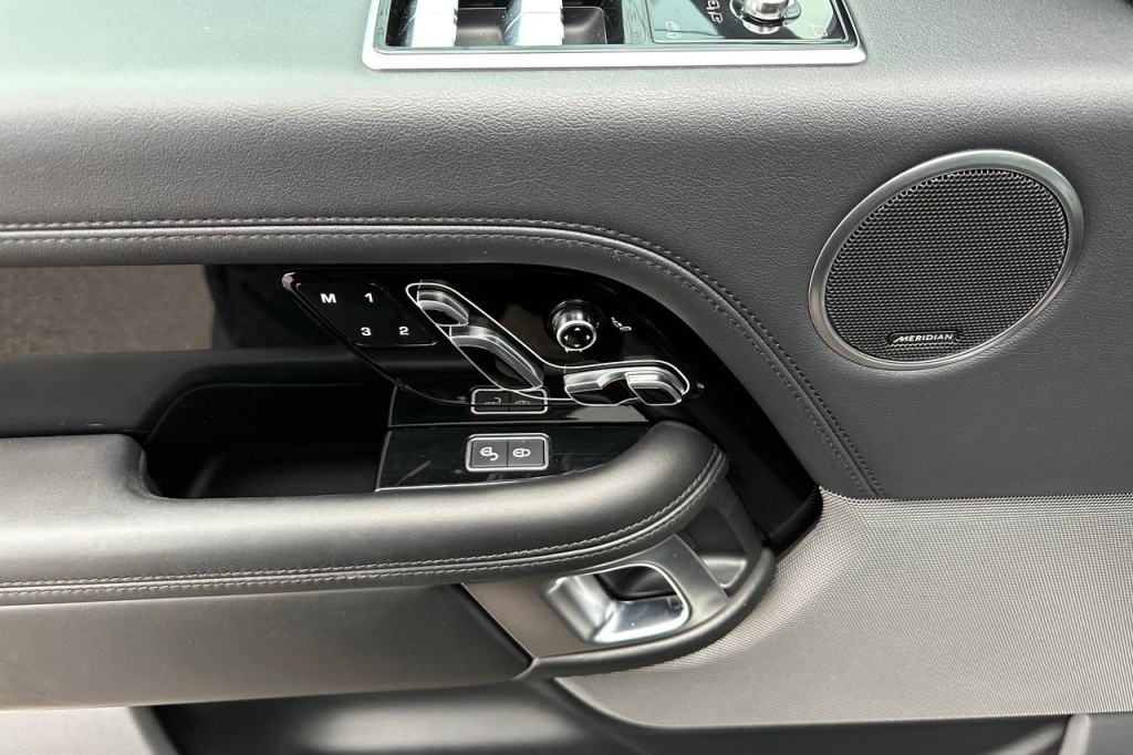 Land Rover Range Rover 4.4D 2018 фото 8