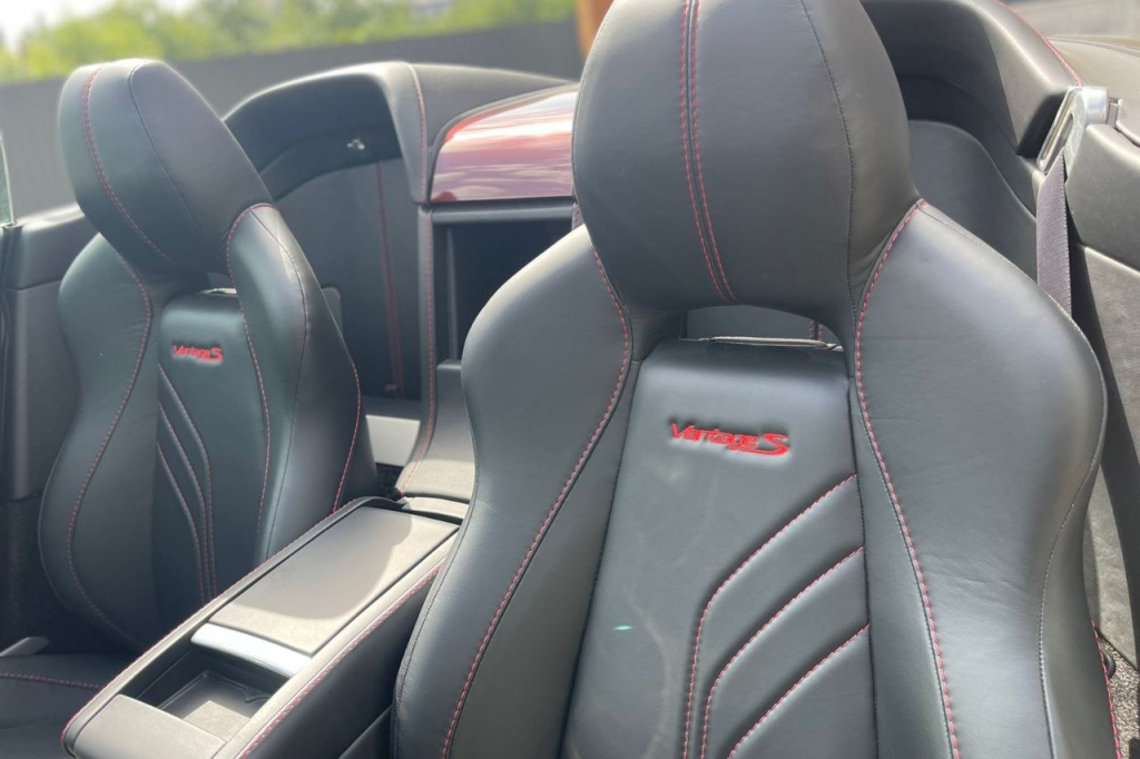 Aston Martin V8 Vantage S 2017 photo 11