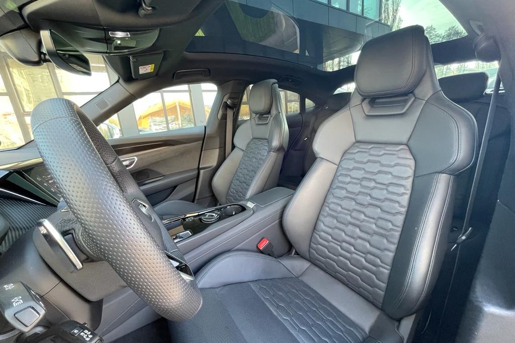 Audi e-tron GT 2021 фото 11