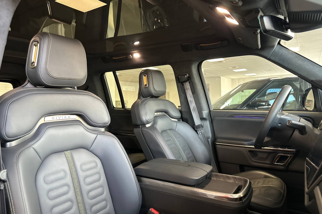 Rivian R1S 2023 photo 9