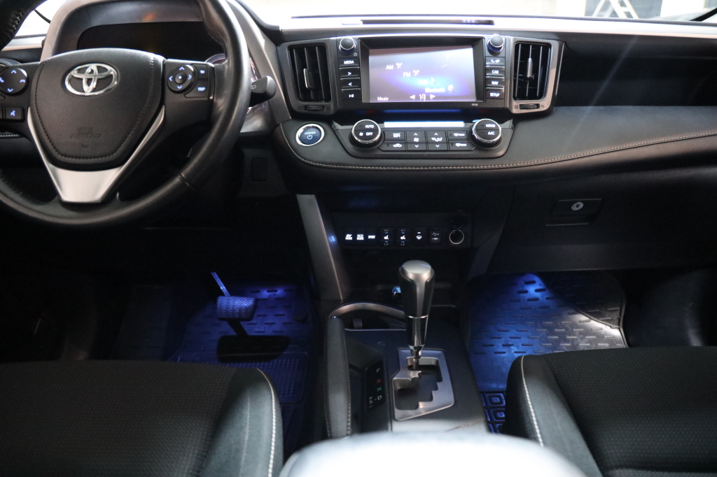 Toyota RAV4 2017 фото 23