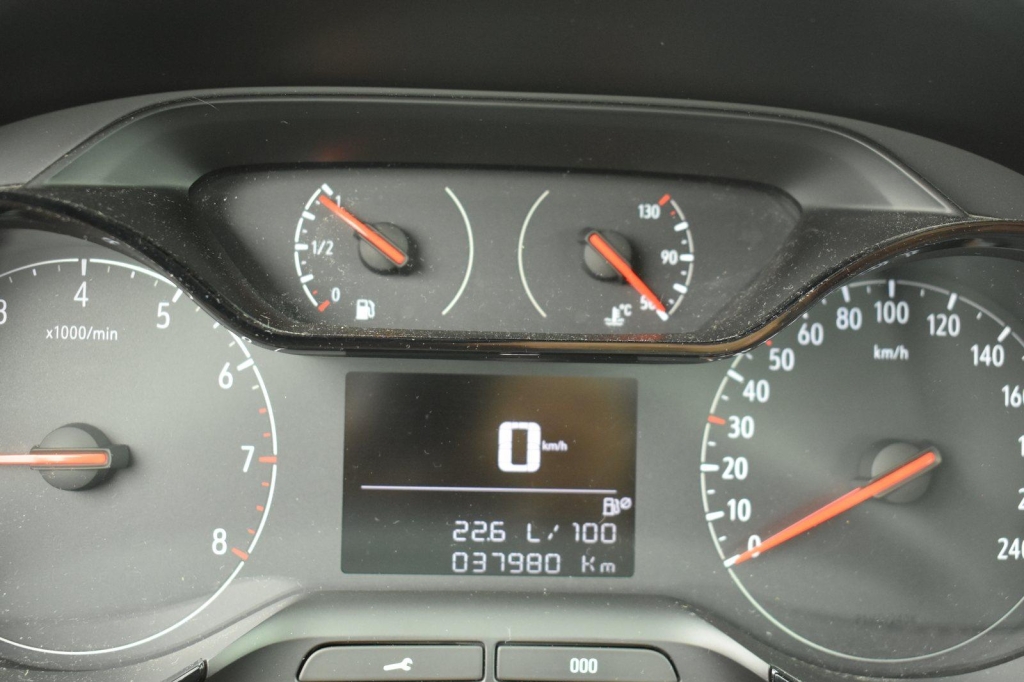 Opel Crossland X 2019 фото 1