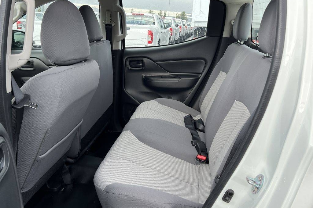 Mitsubishi L200 4x4 2.5D GL Double Cab 2023 фото 13