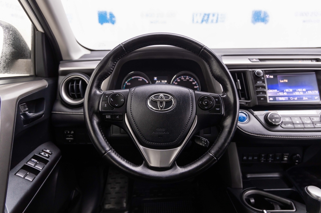 Toyota RAV4 Hybrid 2017 фото 20