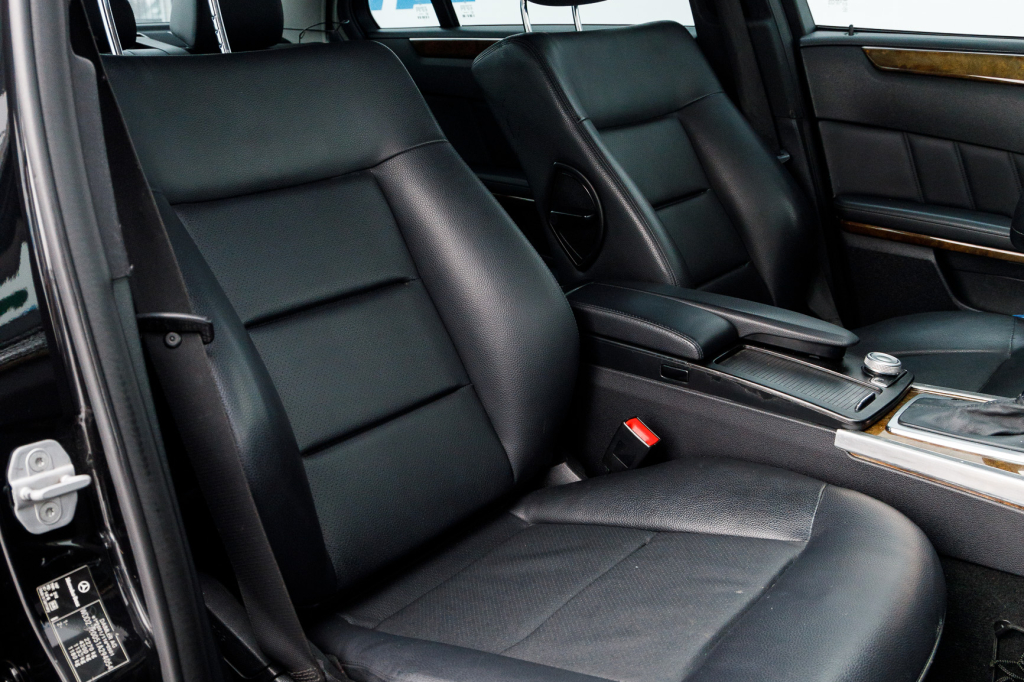 Mercedes-Benz E 200 CDI 2010 photo 11