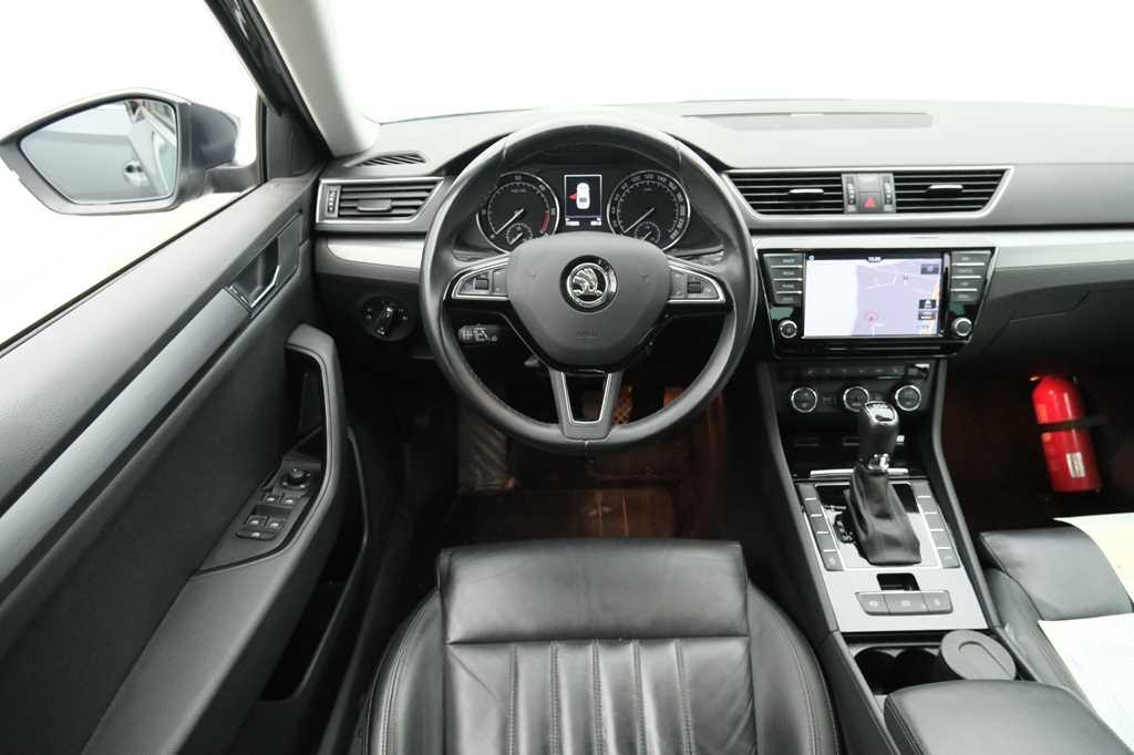 Skoda Superb 2017 photo 1