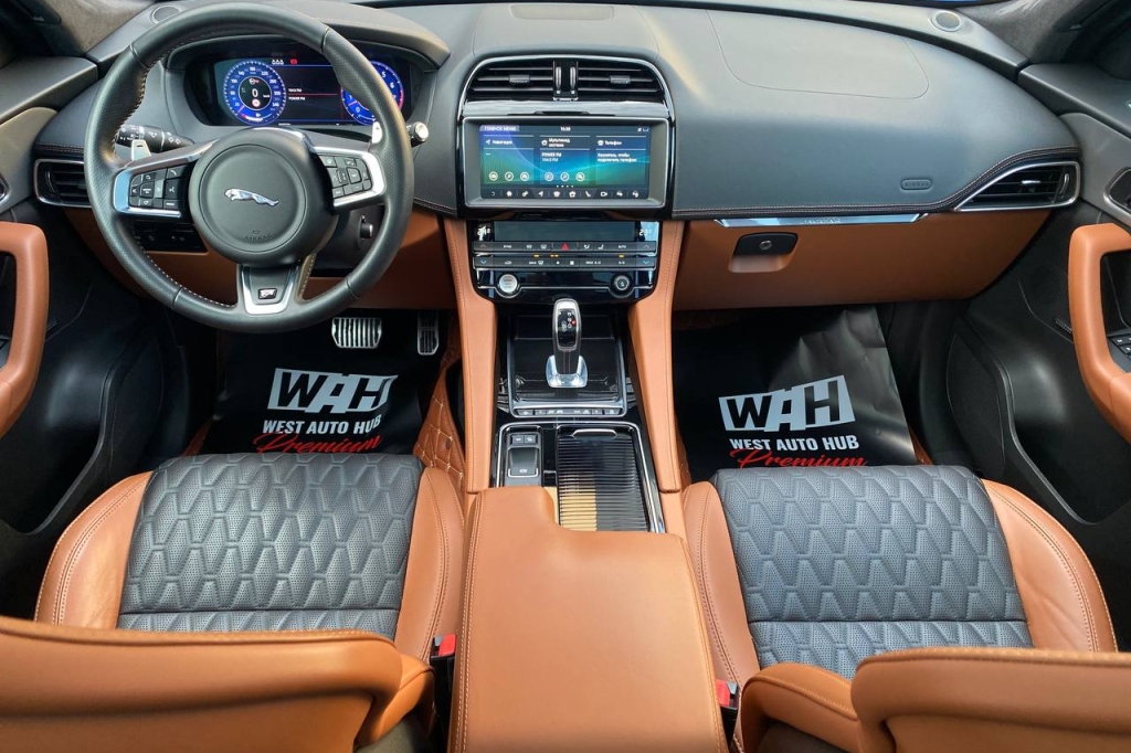 Jaguar F-Pace SVR 2020 photo 17