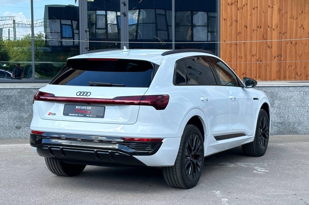 Audi Q8 e-tron 55 114 kWh Quattro S-line 2023 фото 5