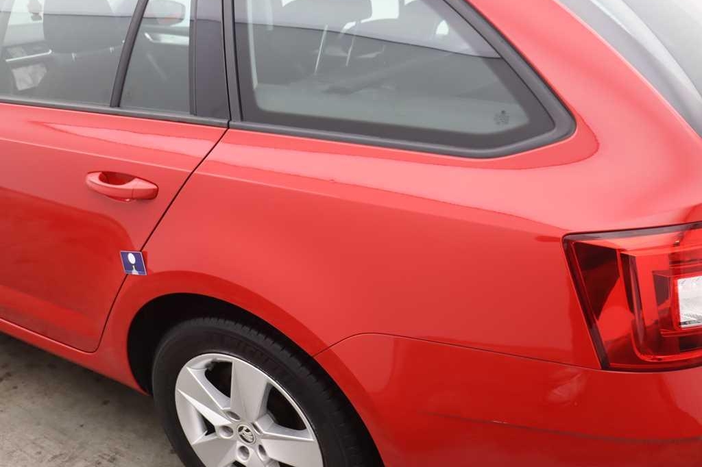 Skoda Octavia Combi 2018 фото 21