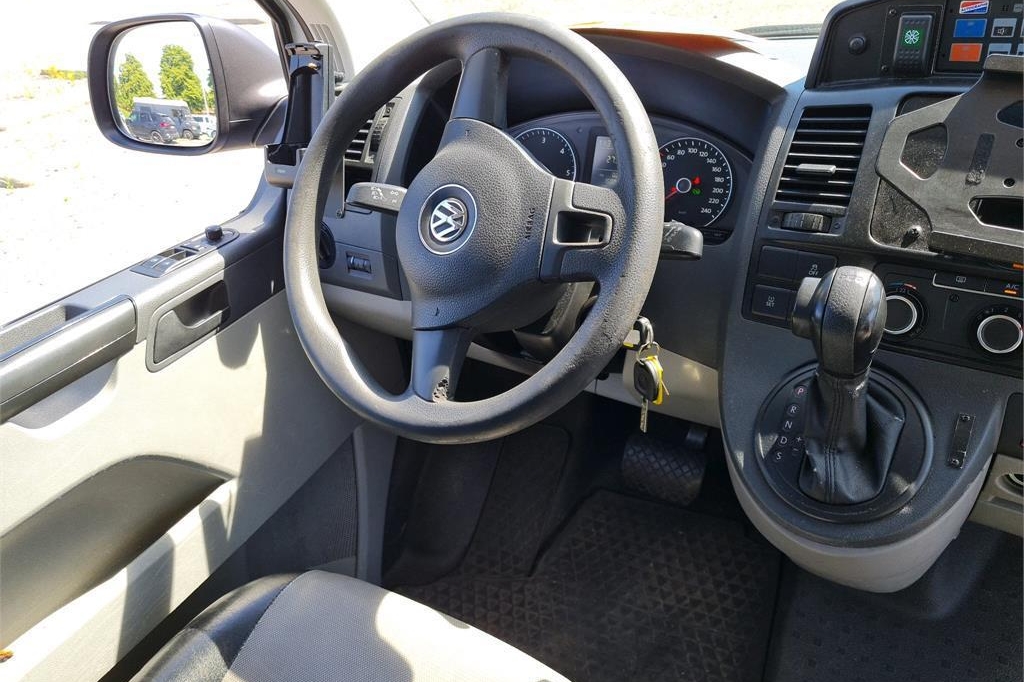 Volkswagen T5 (Transporter) пасс. 2015 photo 2