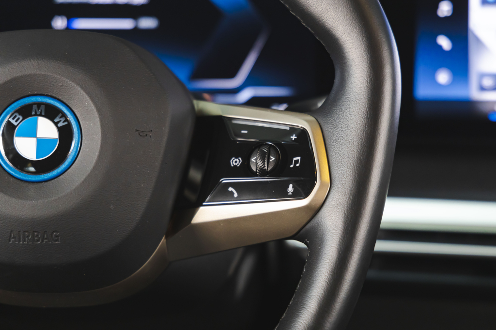 BMW iX xDrive40 2022 фото 21