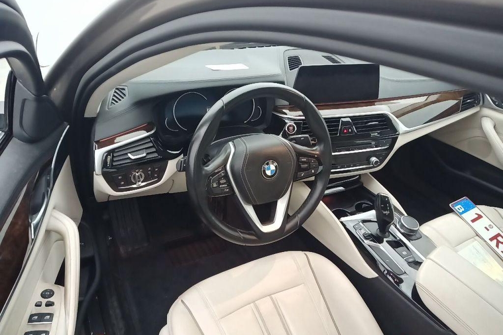 BMW 5 Series 2017 фото 8