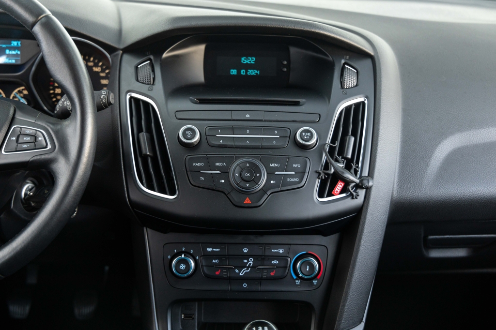 Ford Focus 2016 фото 18