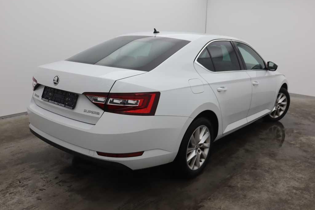Skoda Superb 2016 photo 5