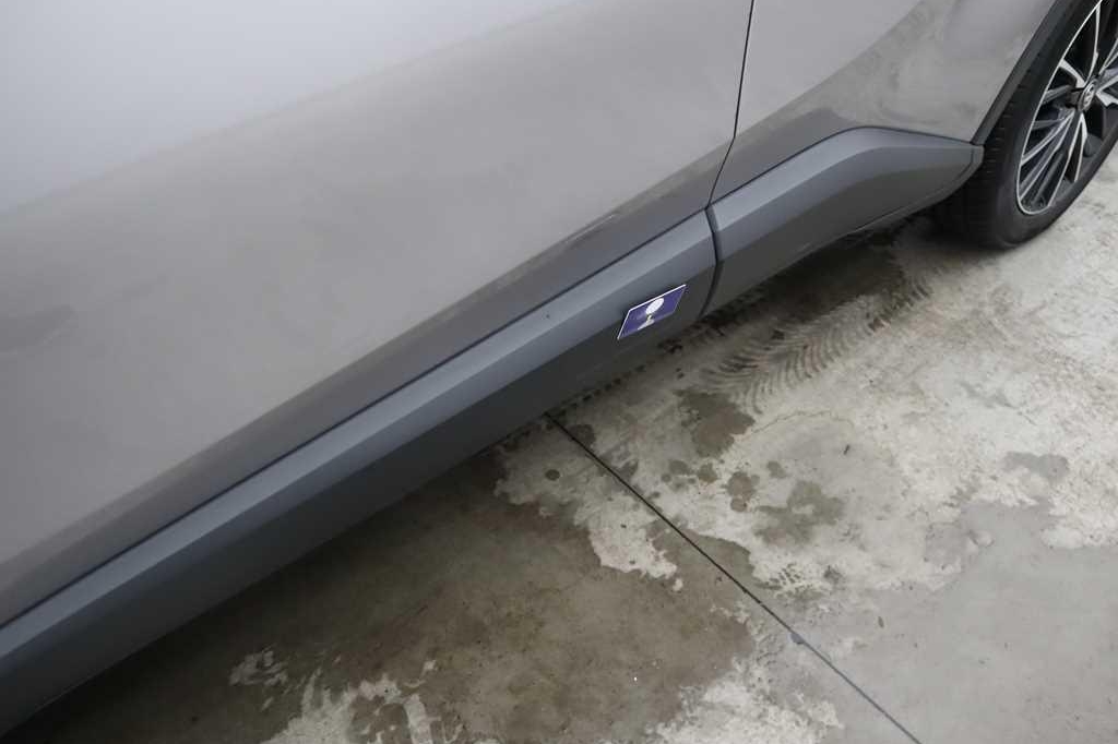 Toyota C-HR 2017 фото 8