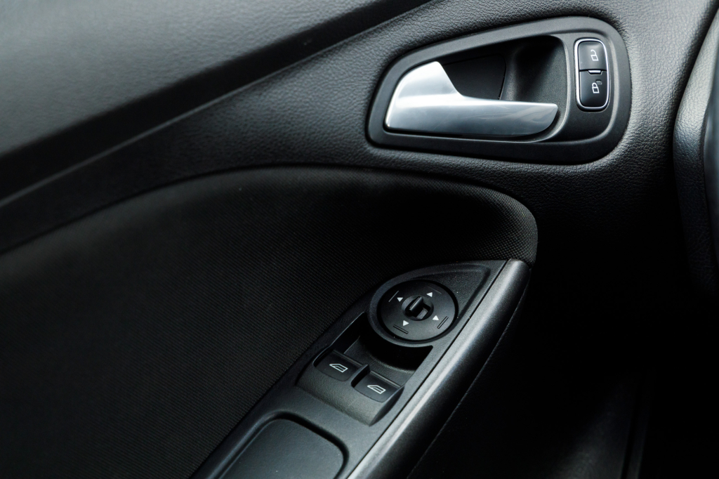 Ford Focus 2016 фото 9