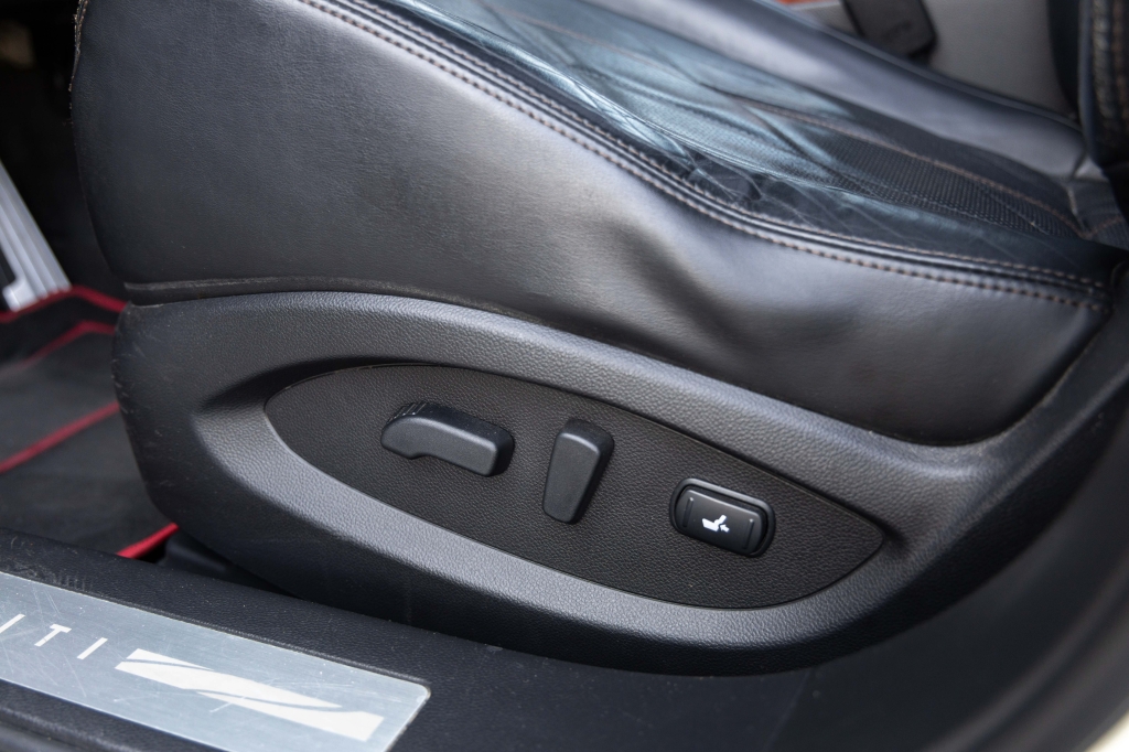 Infiniti QX70 2015 фото 15