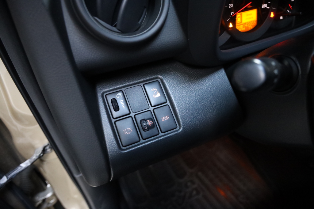 Toyota RAV4 2011 photo 12