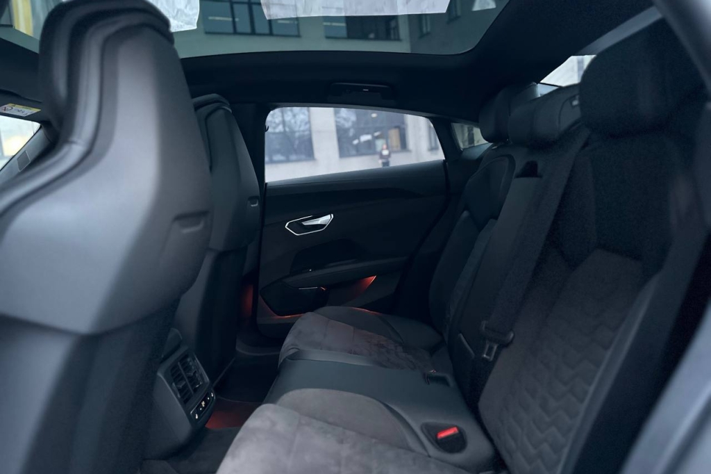 Audi RS e-tron GT 2021 фото 22