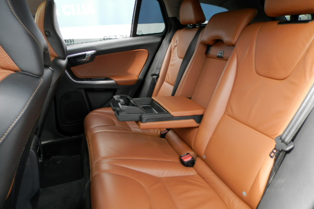 Volvo V60 2012 photo 13