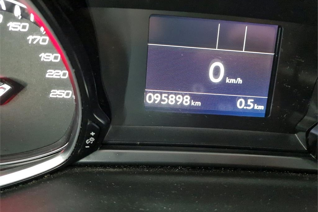 Peugeot 308 2017 фото 1