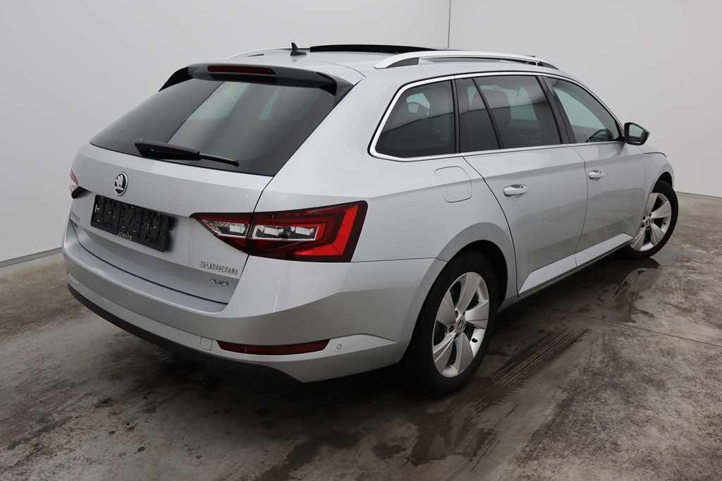 Skoda Superb Combi 2017 фото 6