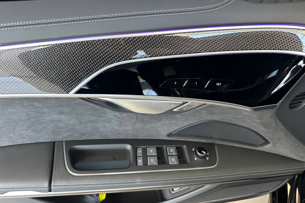 Audi S8 2025 фото 10