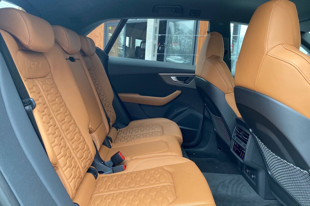 Audi RS Q8 2022 фото 14