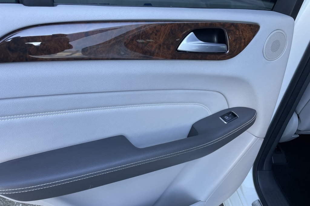 Mercedes-Benz M-Class 350 2013 photo 24