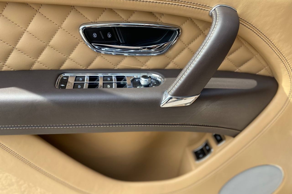 Bentley Bentayga 2017 фото 8