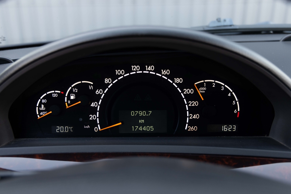 Mercedes-Benz S-Class S500L 2003 photo 30