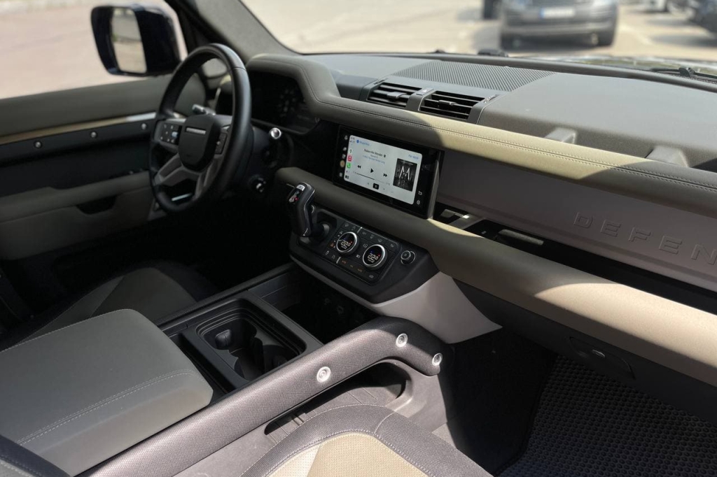 Land Rover Defender P300 XDynamic 2021 фото 14