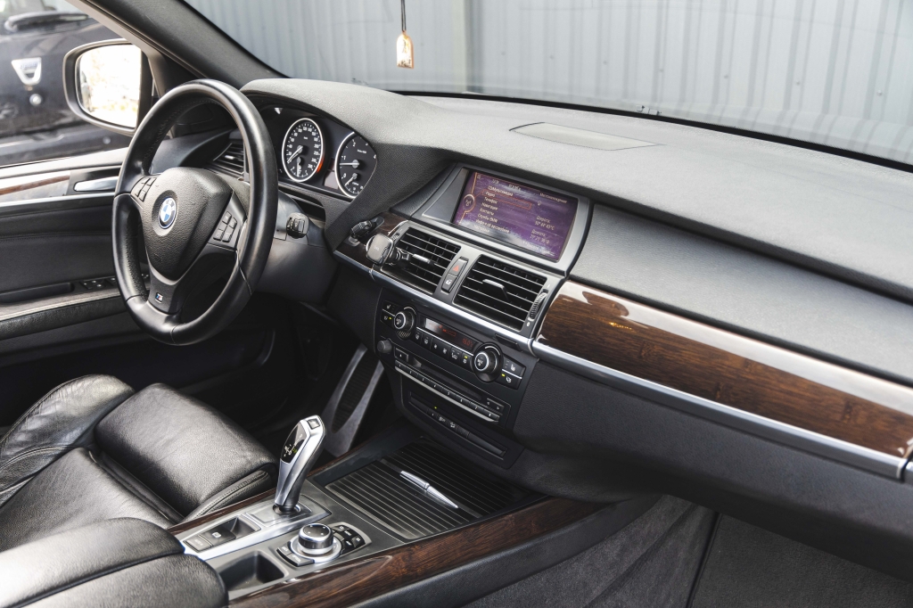 BMW X5 2010 фото 31
