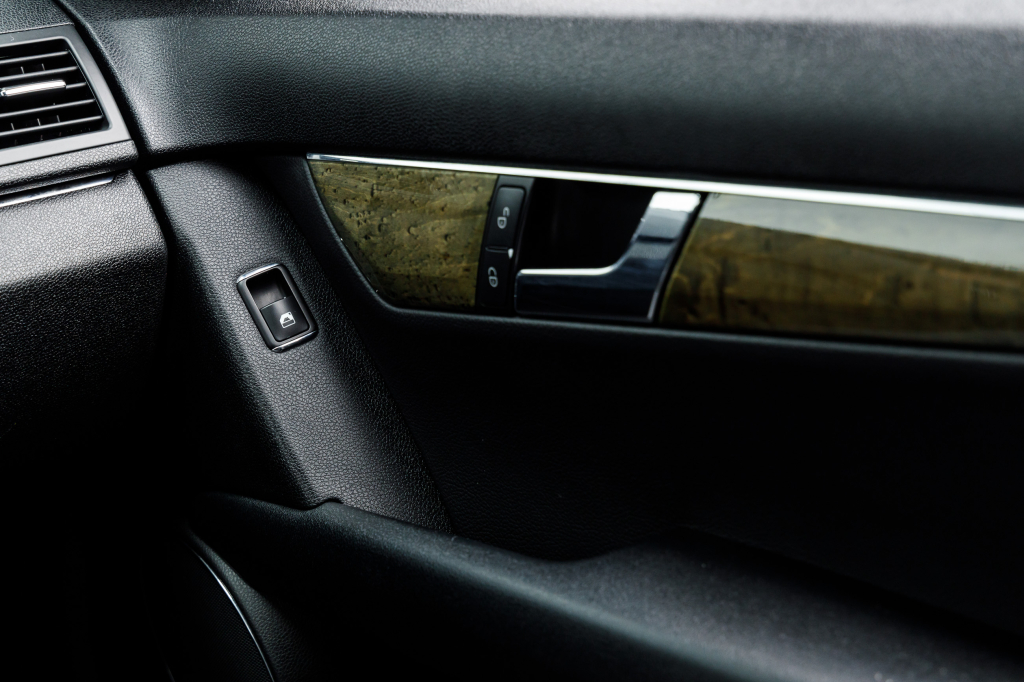 Mercedes-Benz C 220 Avantgarde 2008 photo 25