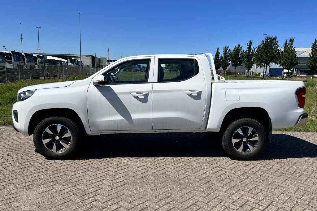 Peugeot Landtrek Double Cab 4x4 1.9L Diesel 6-Speed 2023 фото 10
