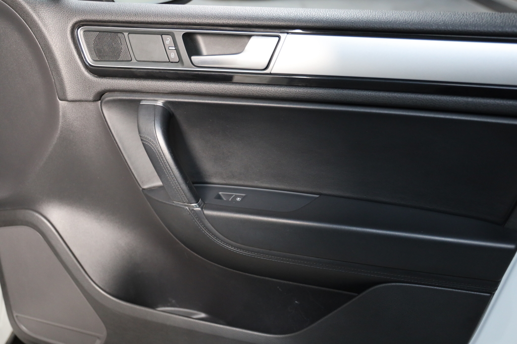 Volkswagen Touareg 2016 photo 12