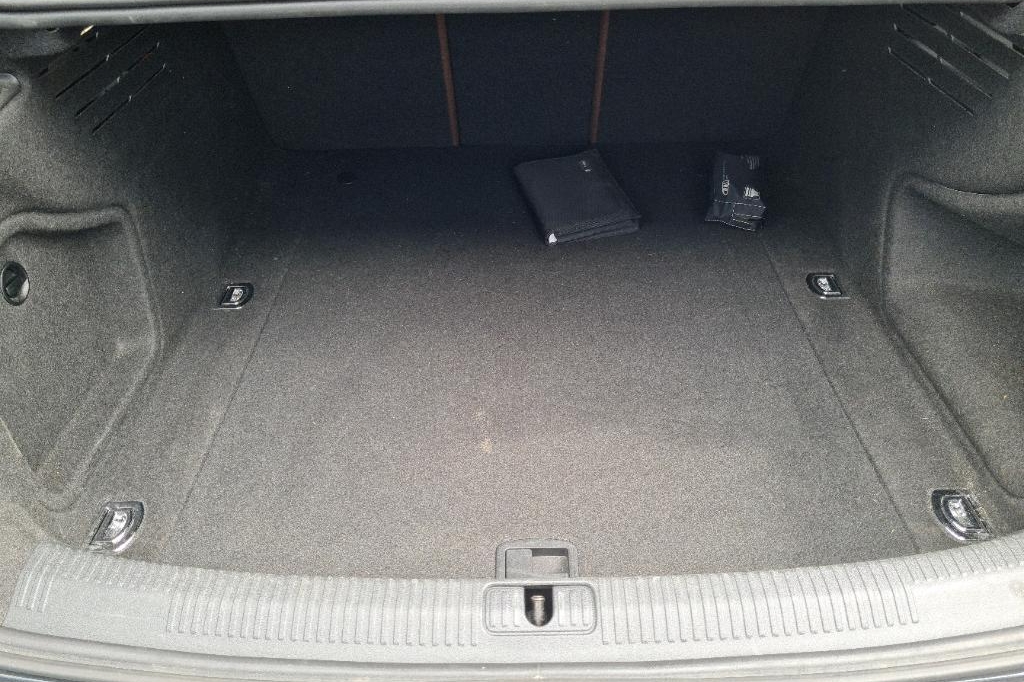 Audi A4 2016 фото 37