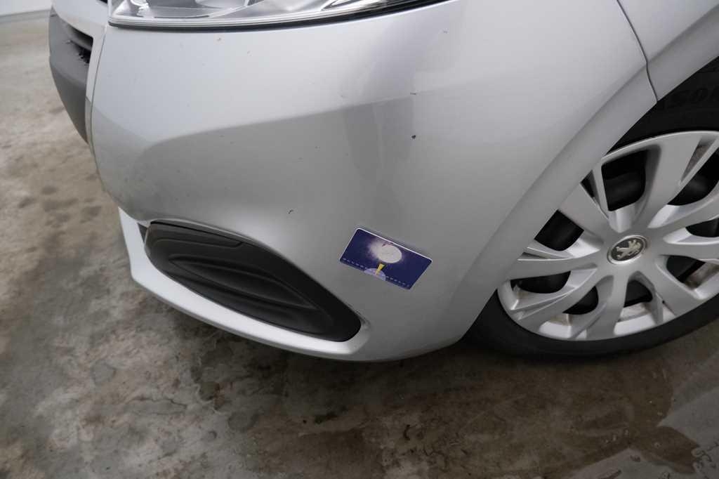 Peugeot 208 2017 фото 30