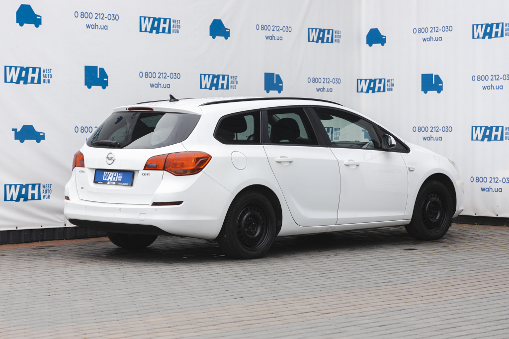 Opel Astra J 2011 фото 4